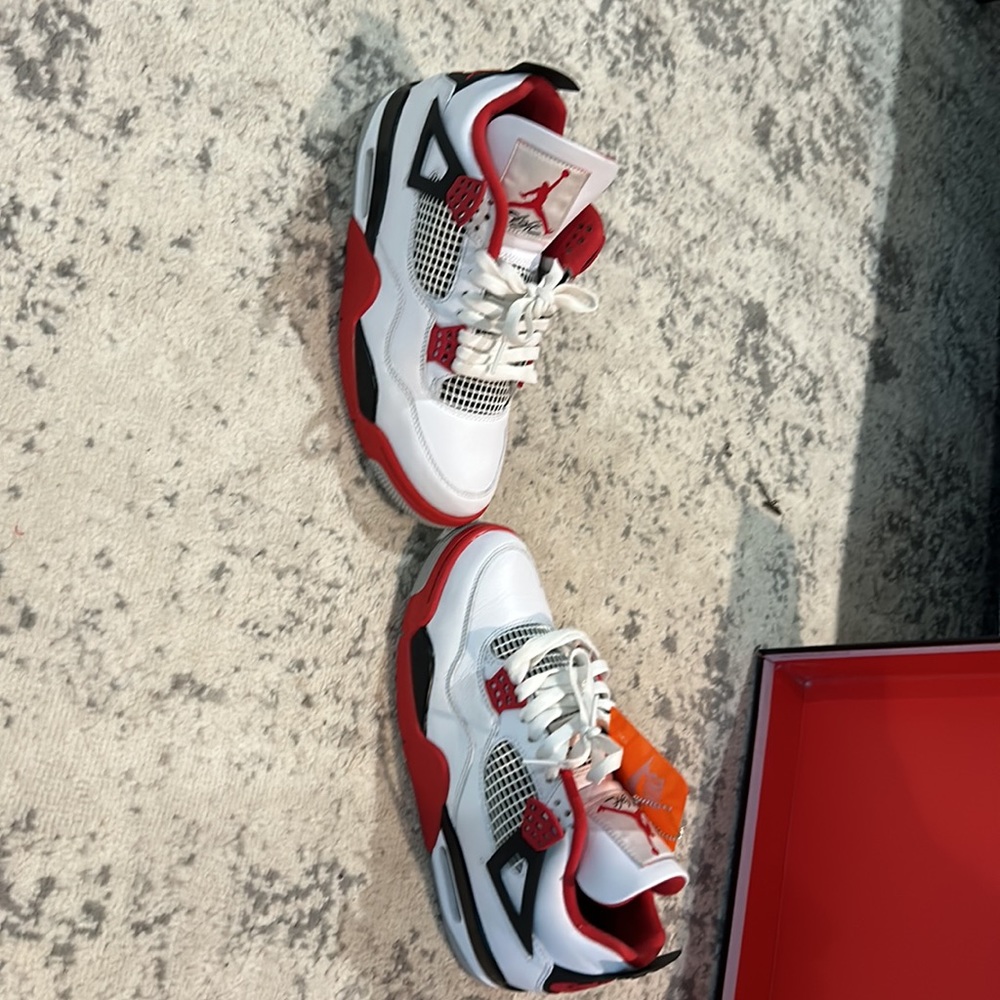 Jordan 4 Fire Reds - Picture 5 of 9